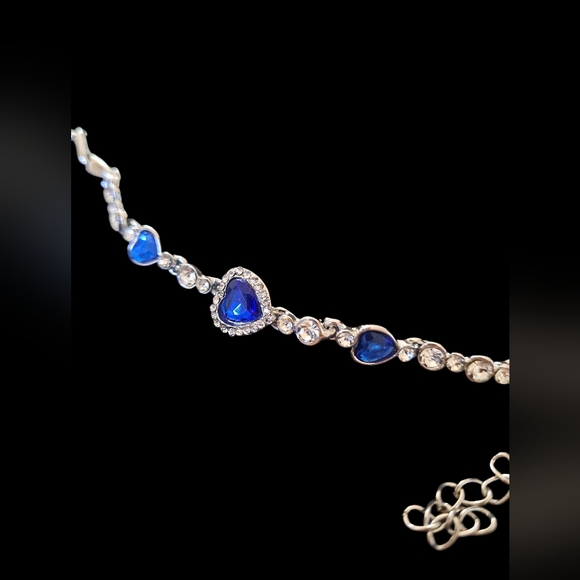 !!LAST CHANCE!! Elegant Silver and Blue Heart Bracelet - Picture 2 of 2